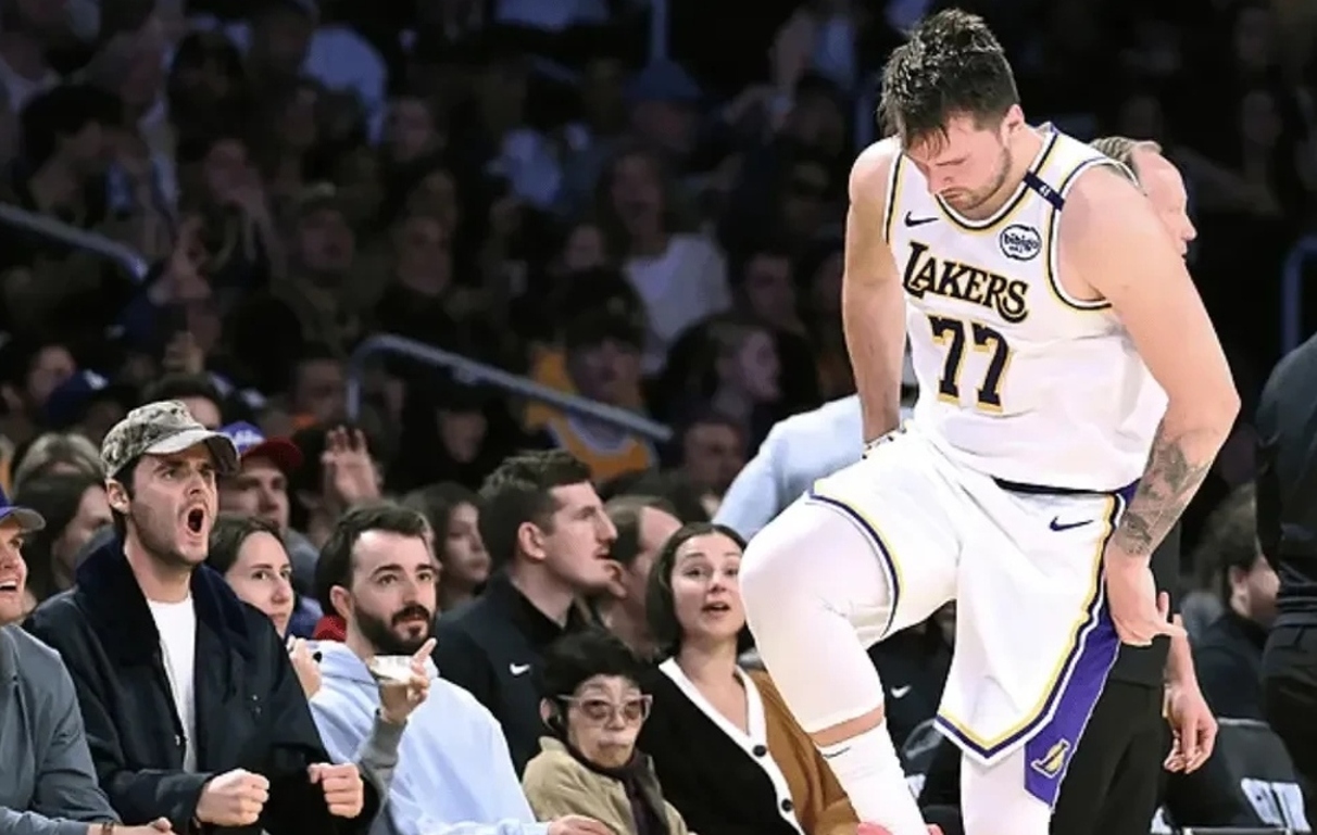 东契奇在巴塞罗那比赛中大比分获胜，大比分获胜引发热议！比赛高潮迭起的简单介绍-九游体育在线网站