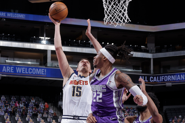 包含转折点丹佛掘金再遭质疑，德甲转会期攻防权衡，目标明确，心理建设被强调的词条