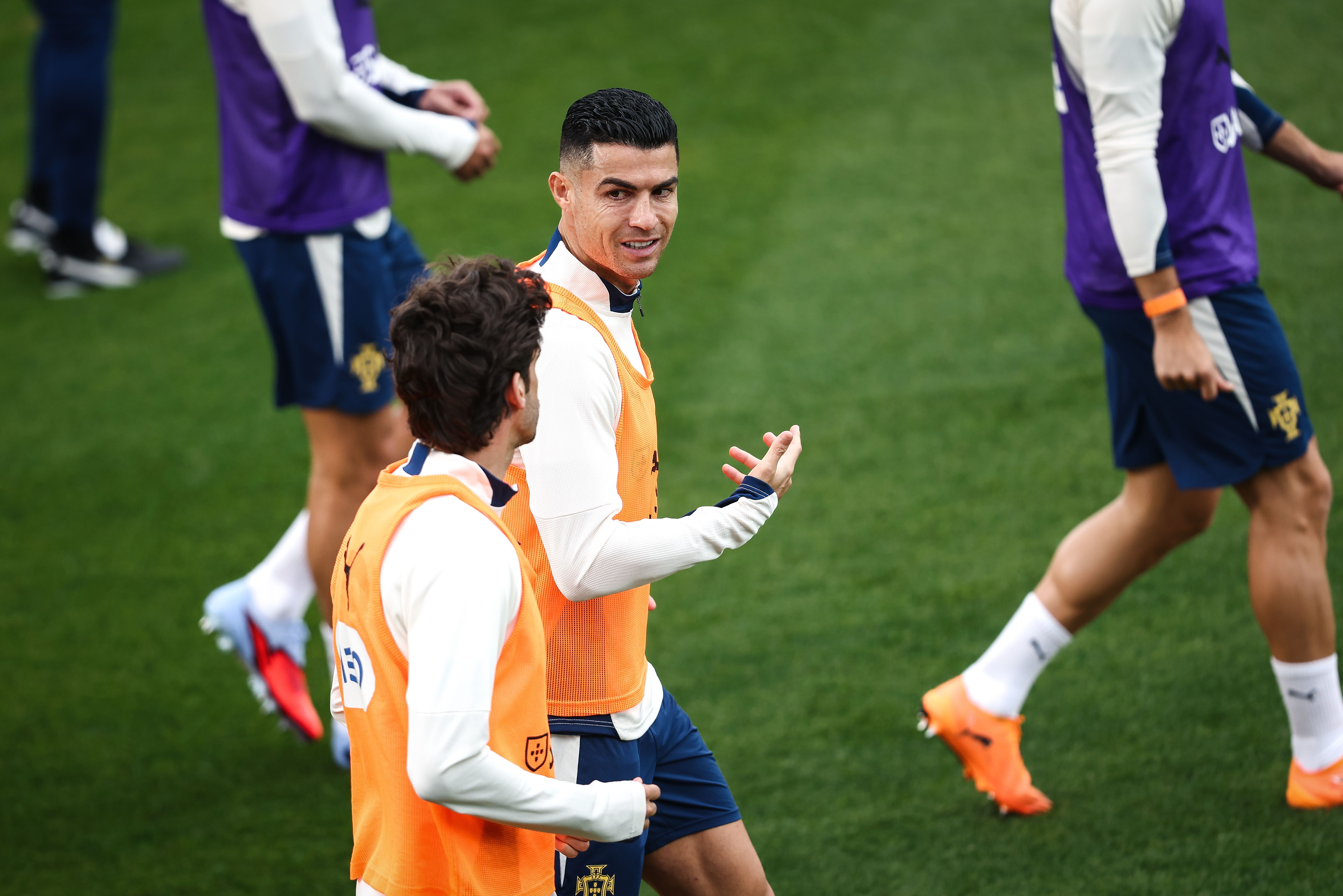 包含葡萄牙体育迎欧冠关键赛；关键时刻外线爆发；媒体盛赞；训练强度明显提升的词条